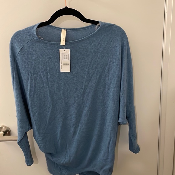 Blue sweater never worn - Picture 1 of 4